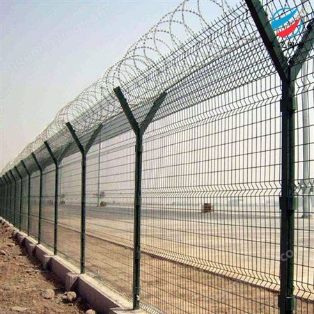黑龙江飞机场隔离栅 尊迈Y型柱机场护栏网 专用铁丝网 三角折弯护栏厂家